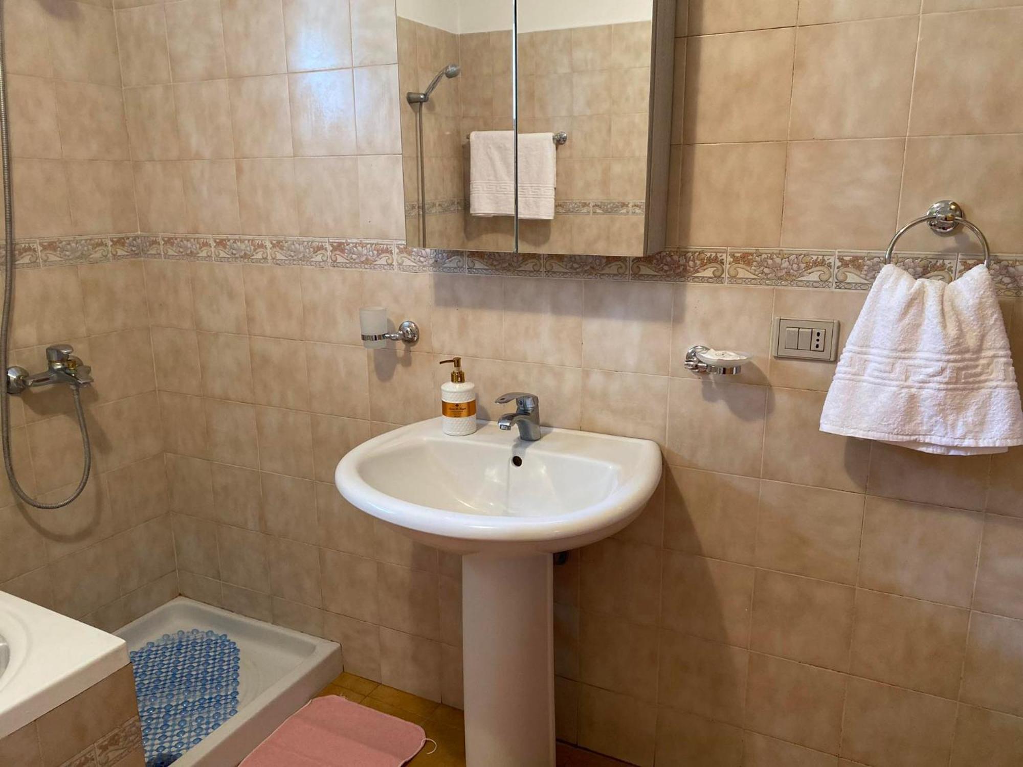 Guest House Persa Gjirokaster Bagian luar foto