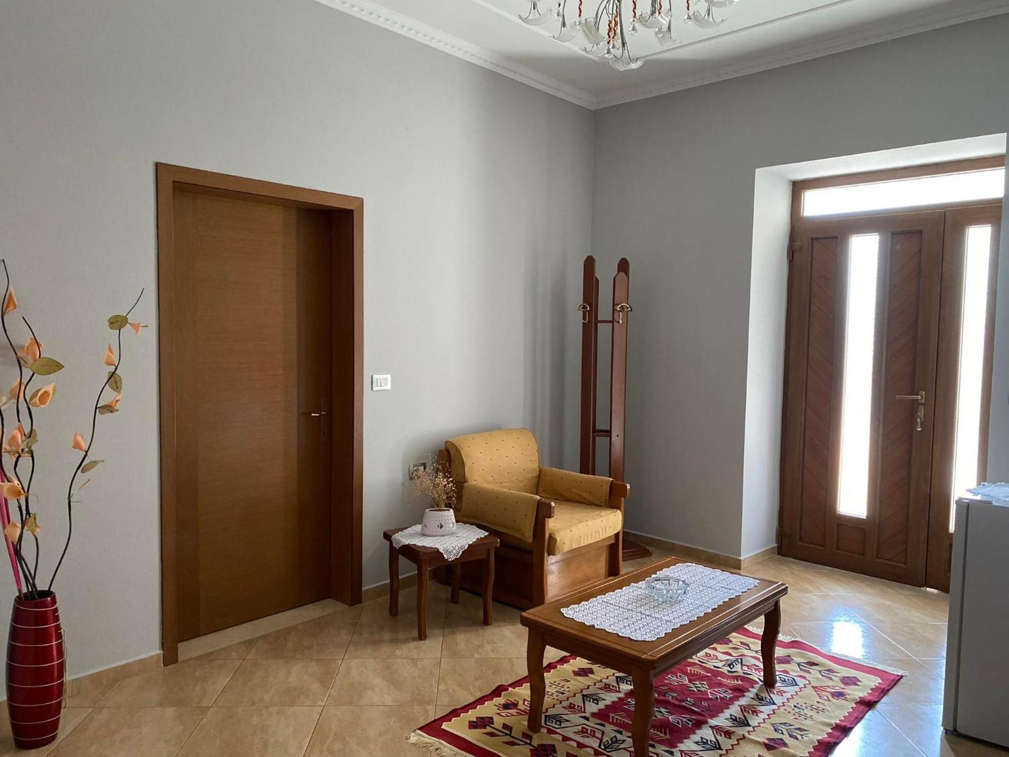 Guest House Persa Gjirokaster Bagian luar foto