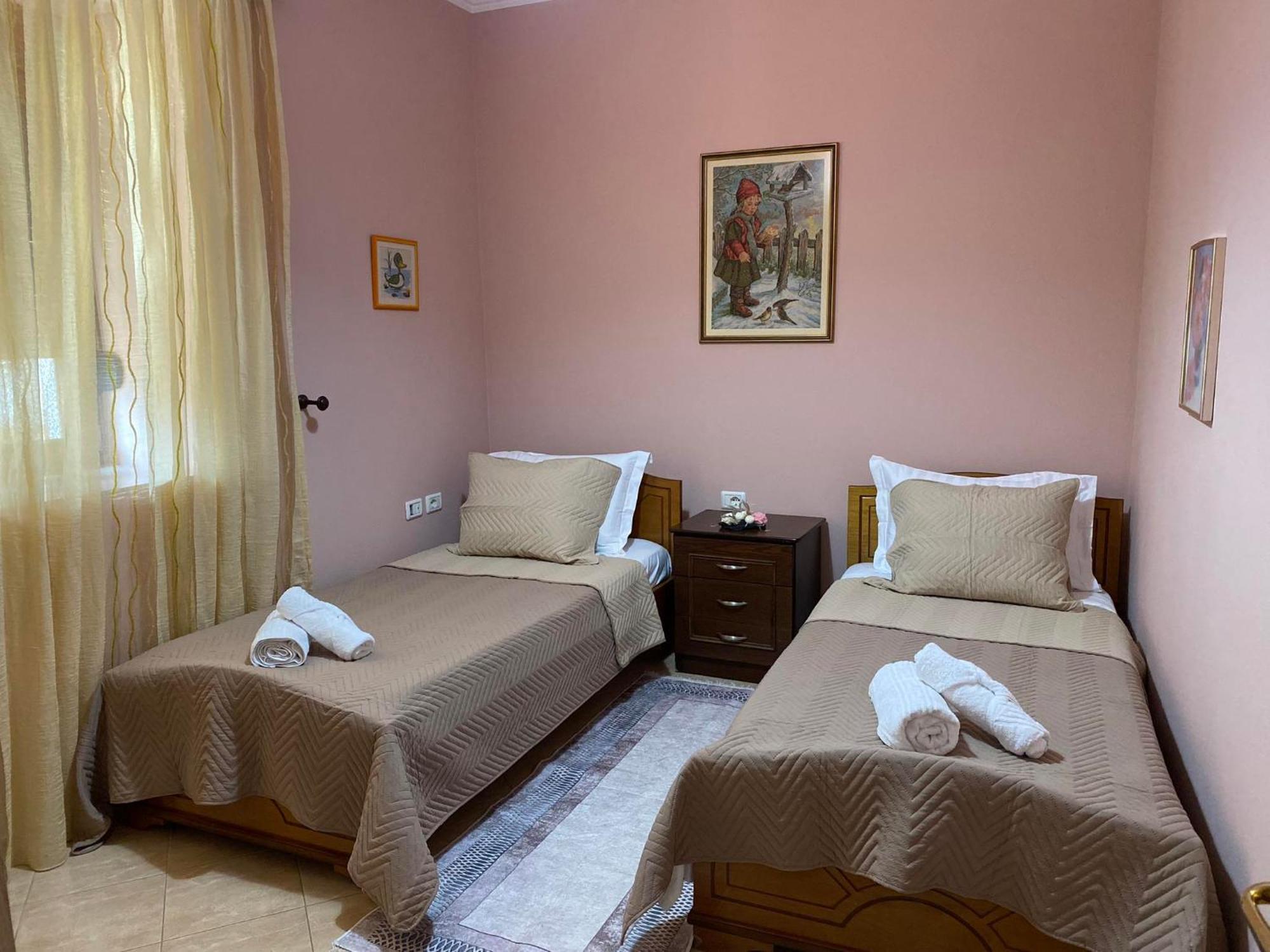 Guest House Persa Gjirokaster Bagian luar foto