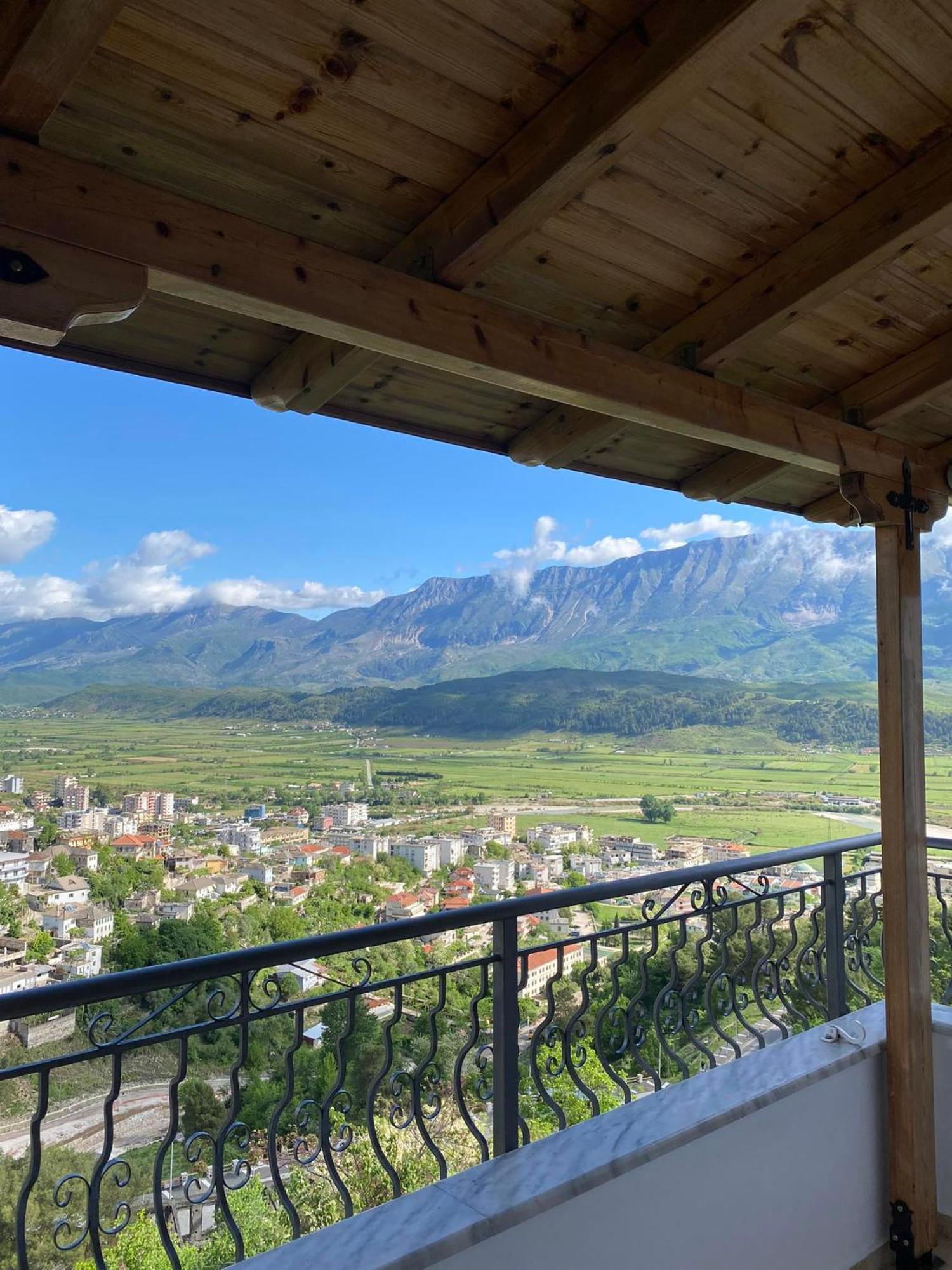 Guest House Persa Gjirokaster Bagian luar foto