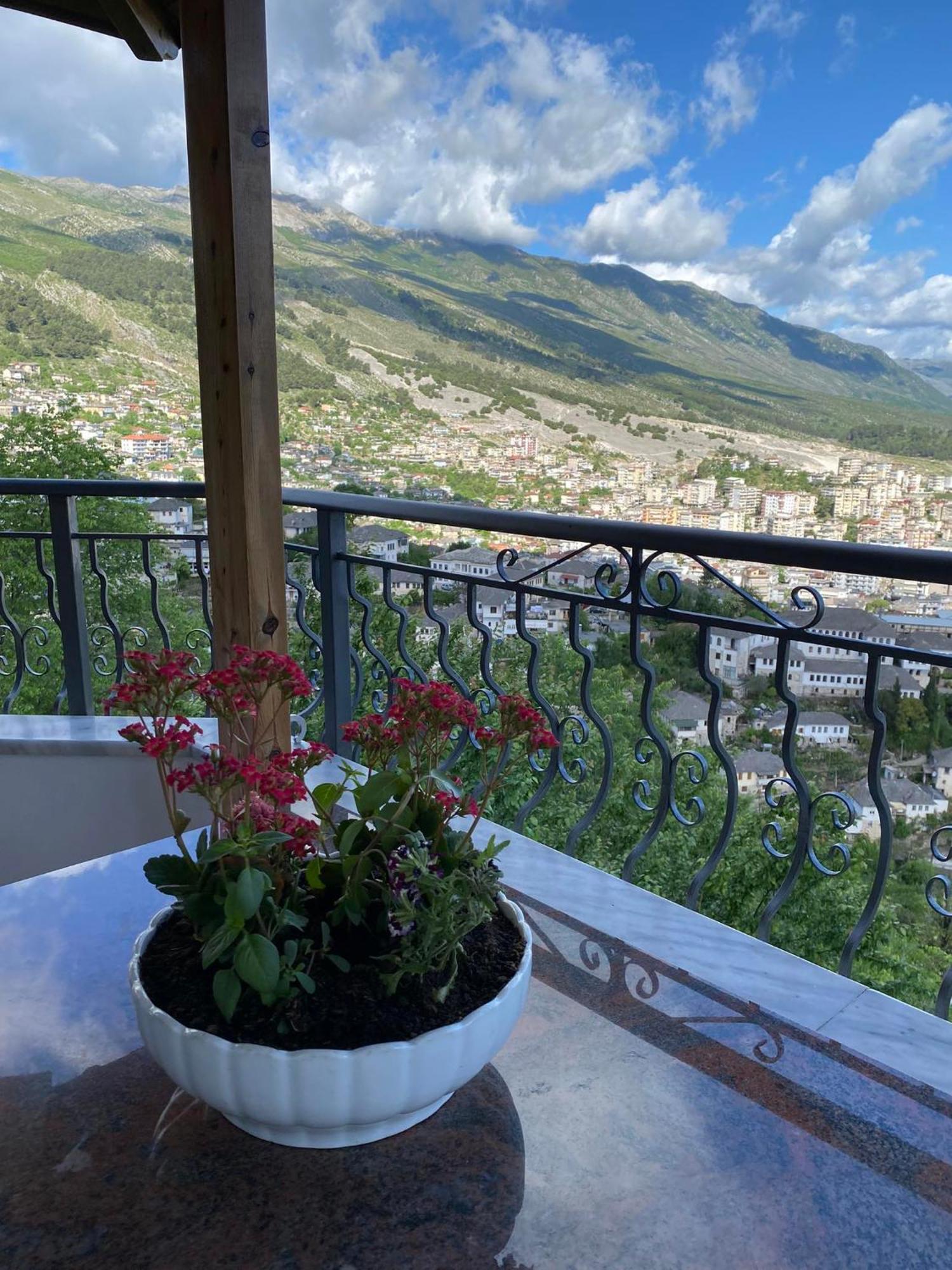 Guest House Persa Gjirokaster Bagian luar foto