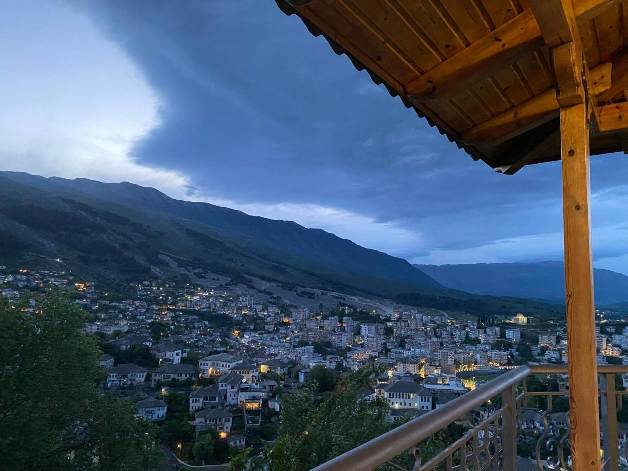 Guest House Persa Gjirokaster Bagian luar foto