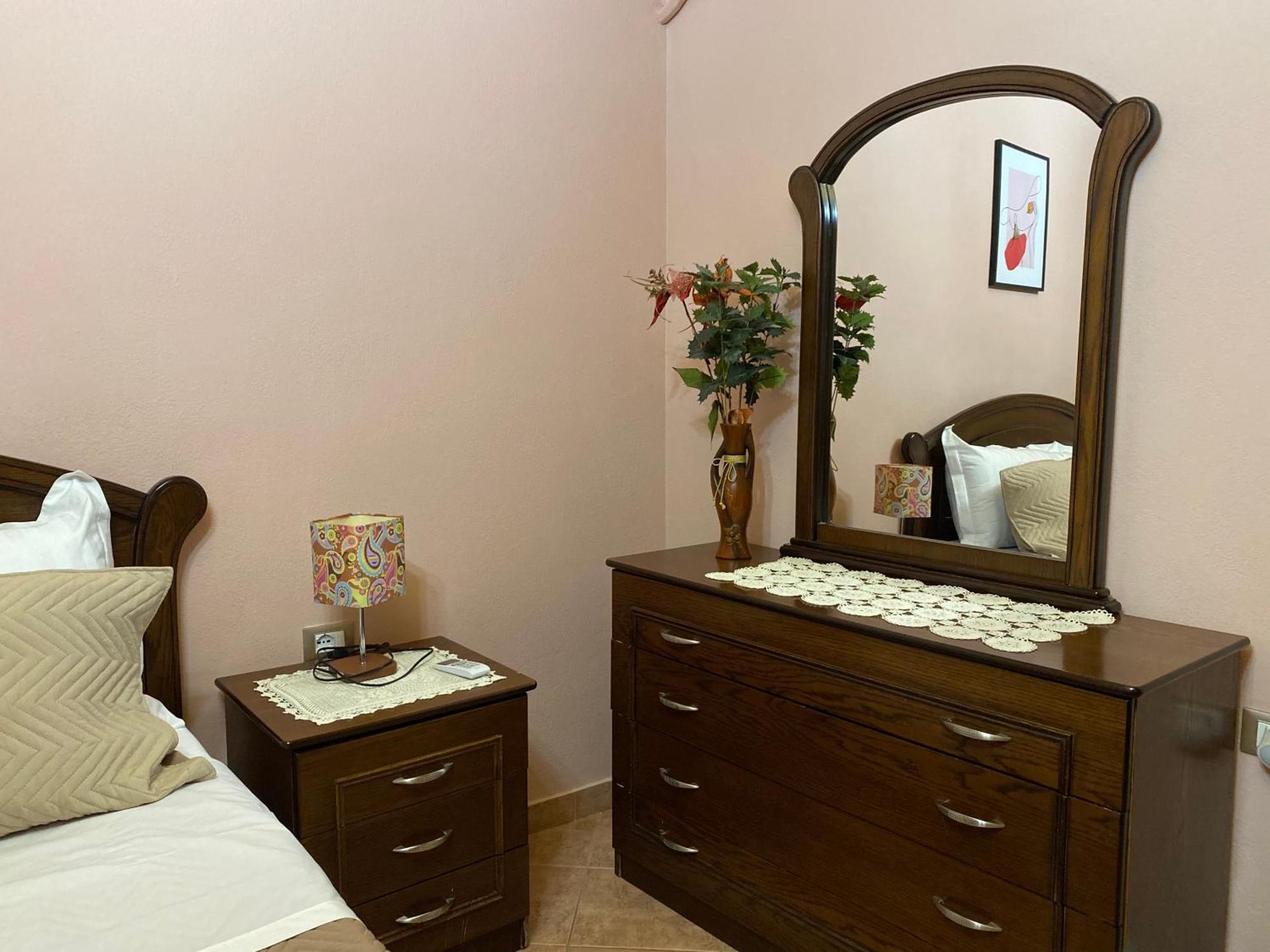 Guest House Persa Gjirokaster Bagian luar foto