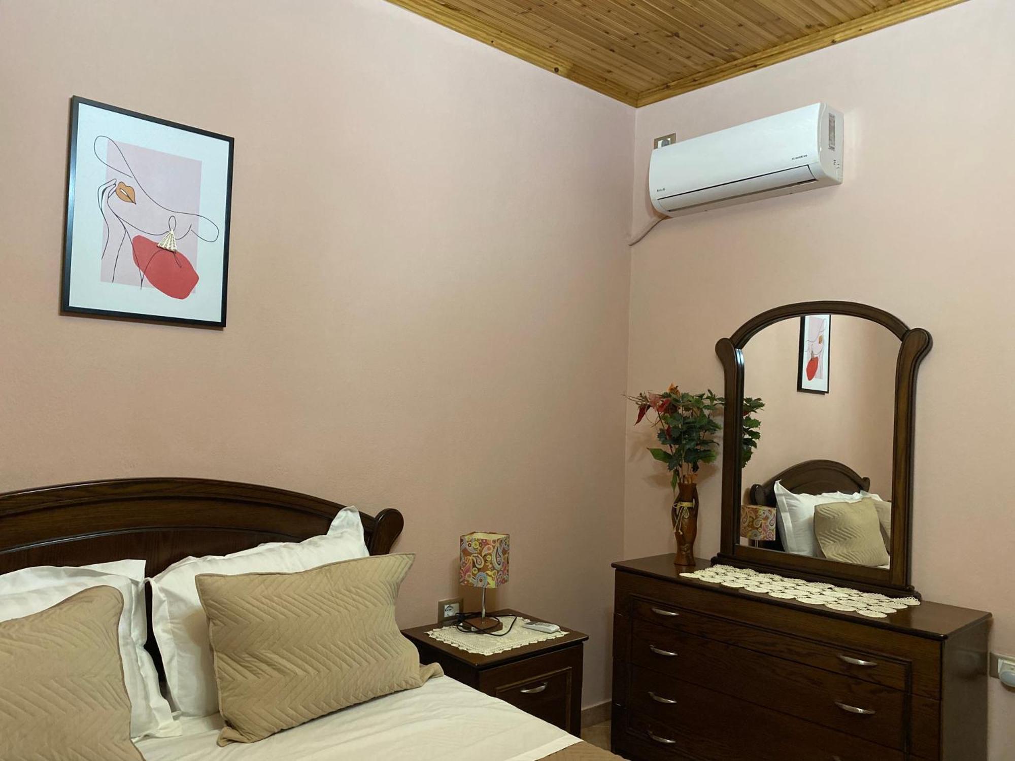 Guest House Persa Gjirokaster Bagian luar foto