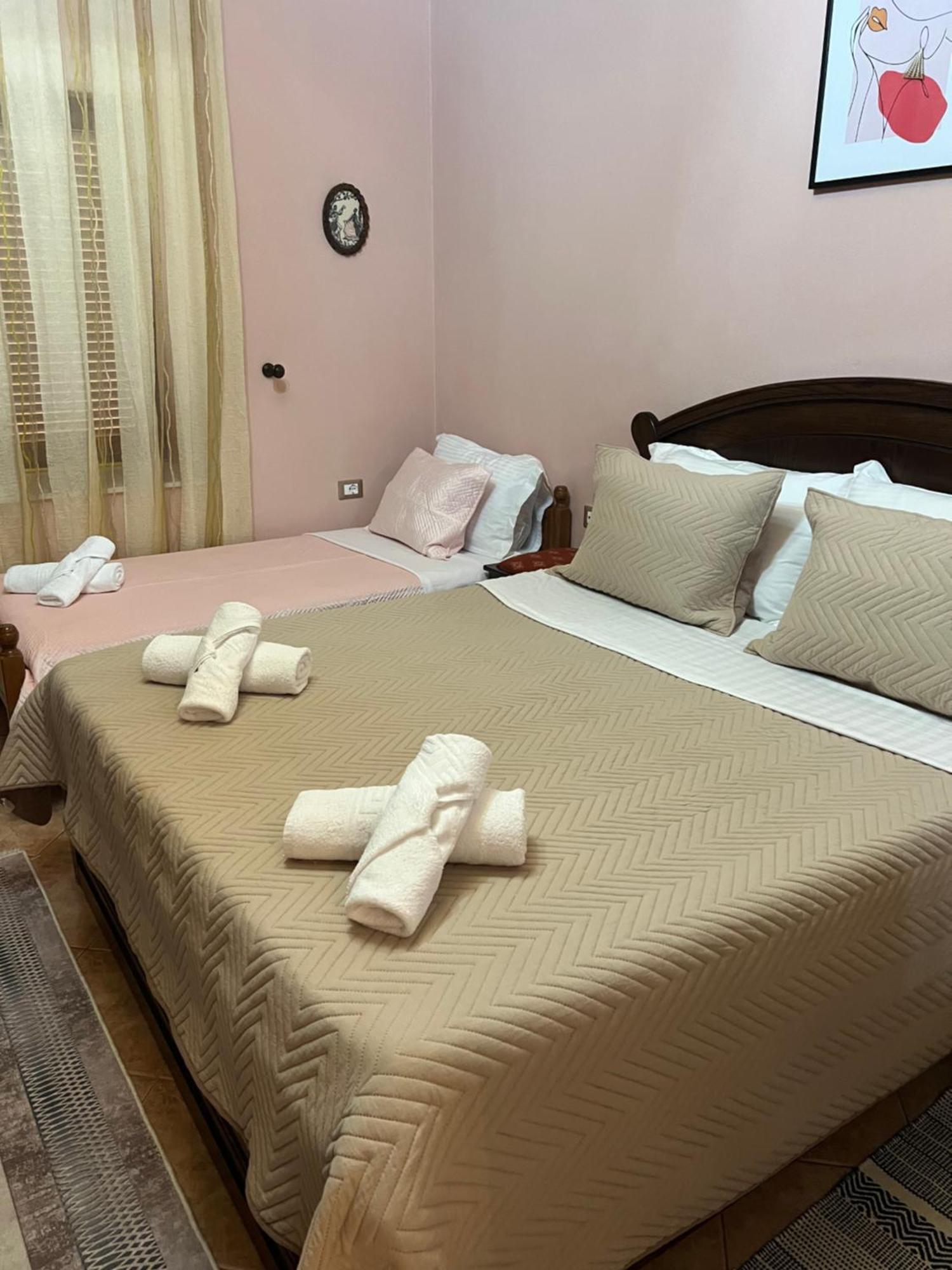 Guest House Persa Gjirokaster Bagian luar foto